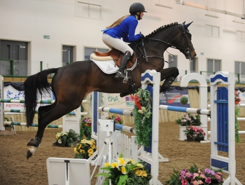 Henrietta Dales Claims SEIB Winter Novice Qualifier Win at Bishop Burton College